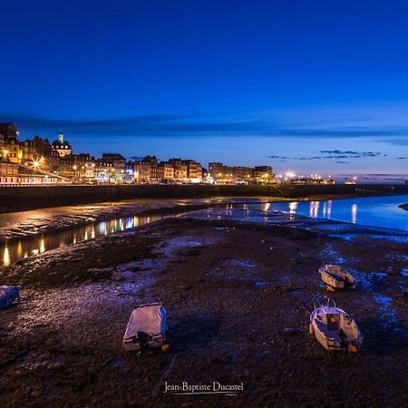 IDÉALEMENT SITUÉ LE STUDIO Les Locations ISAHORA sont aussi à 2 pas du Château d'Eu, des Falaises du Tréport, de MERS les Bains et aux portes de la BAIE DE SOMME Eu (Sena Marítimo) Exterior foto
