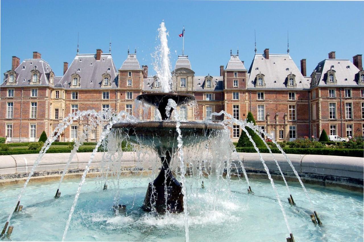 IDÉALEMENT SITUÉ LE STUDIO Les Locations ISAHORA sont aussi à 2 pas du Château d'Eu, des Falaises du Tréport, de MERS les Bains et aux portes de la BAIE DE SOMME Eu (Sena Marítimo) Exterior foto